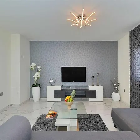 Apartment I Penthouse 1 Mit Whirlpool & Dachterrasse
