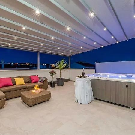 Apartment I Penthouse 1 Mit Whirlpool & Dachterrasse Zadar