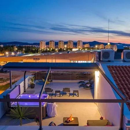 Apartment I Penthouse 1 Mit Whirlpool & Dachterrasse